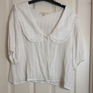 Chic White Ruffled Linen blend Blouse. NWoT. Boutique top. Excellent quality. L
